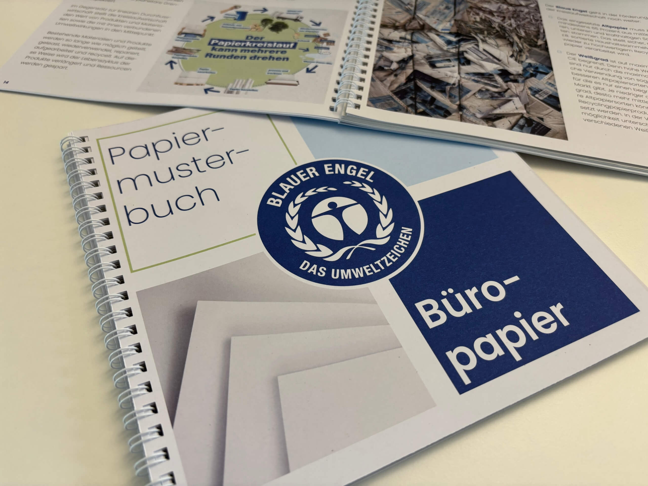 Das Papiermusterbuch Büropapier des Blauen Engels