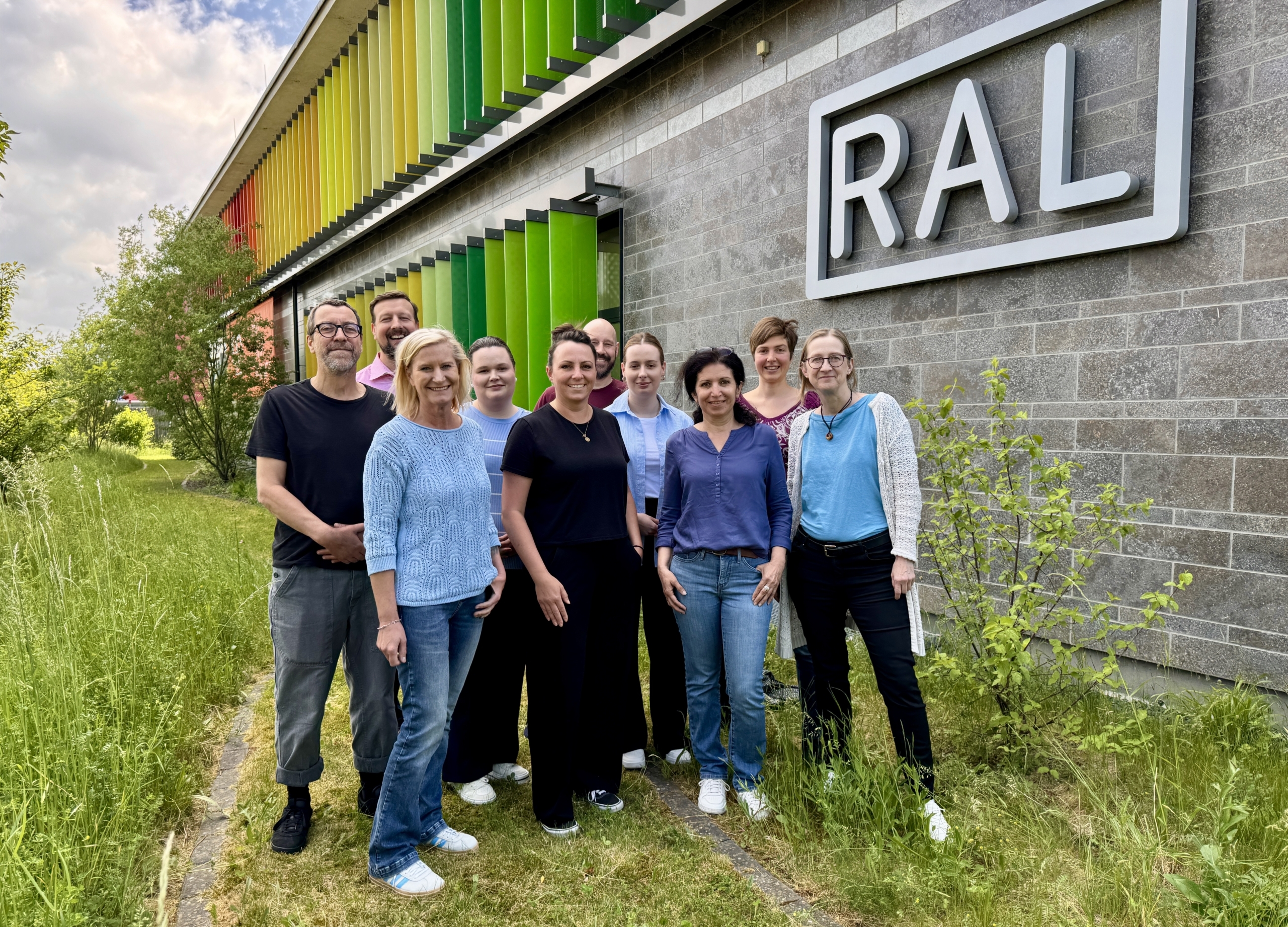 Gruppenfoto Team RAL Logo Lizenz