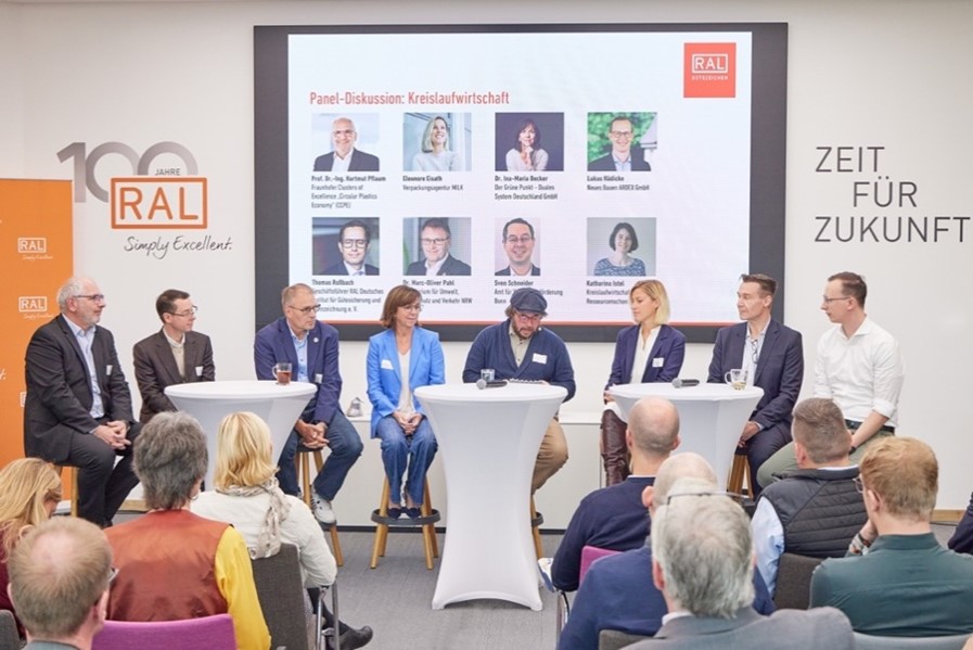 Teilnehmer:innen an der Panel-Diskussion des RAL Forums Kreislaufwirtschaft